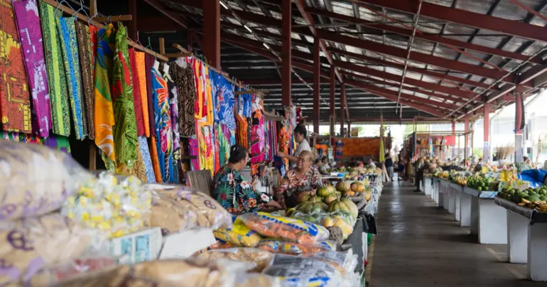 Vendors support 24-hour Fugalei market
