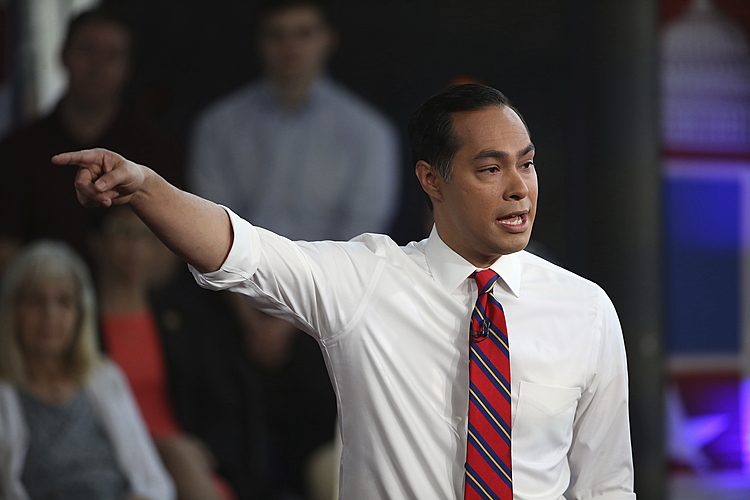Democratic contenders bash Fox News on Fox News