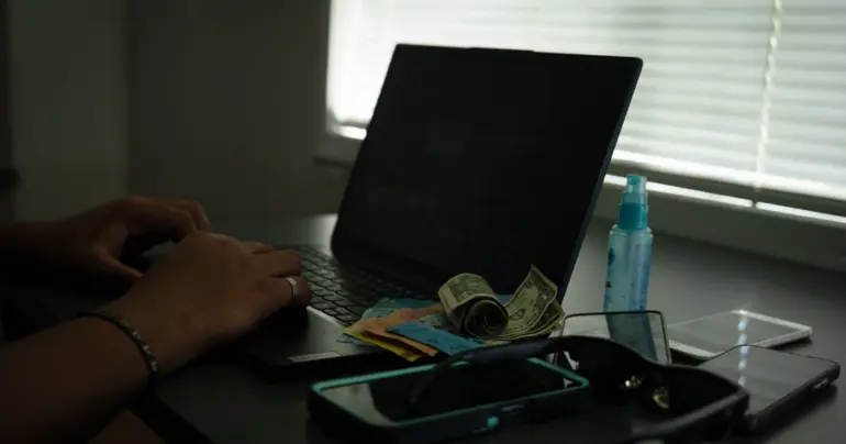 Man scammed on legit marketplace 