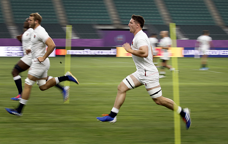 Jones' 'Kamikaze Kids': Curry, Underhill shining for England