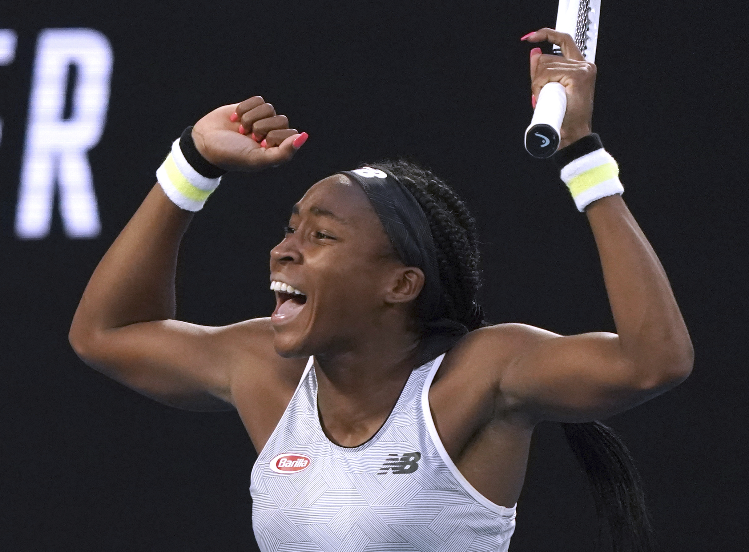 15-year-old Gauff upsets '19 champ Osaka at Australian Open