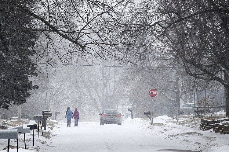 Storm threatens Midwest with heavy snow, travel disruptions
