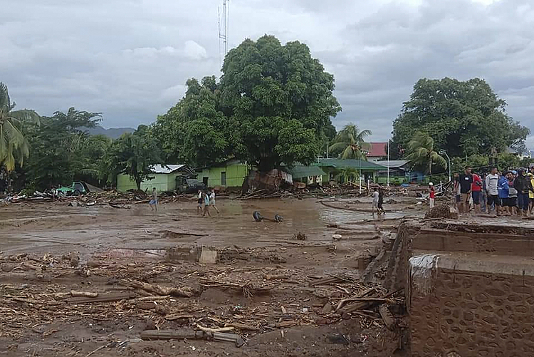 Indonesia landslides, floods kill 41 people; dozens missing