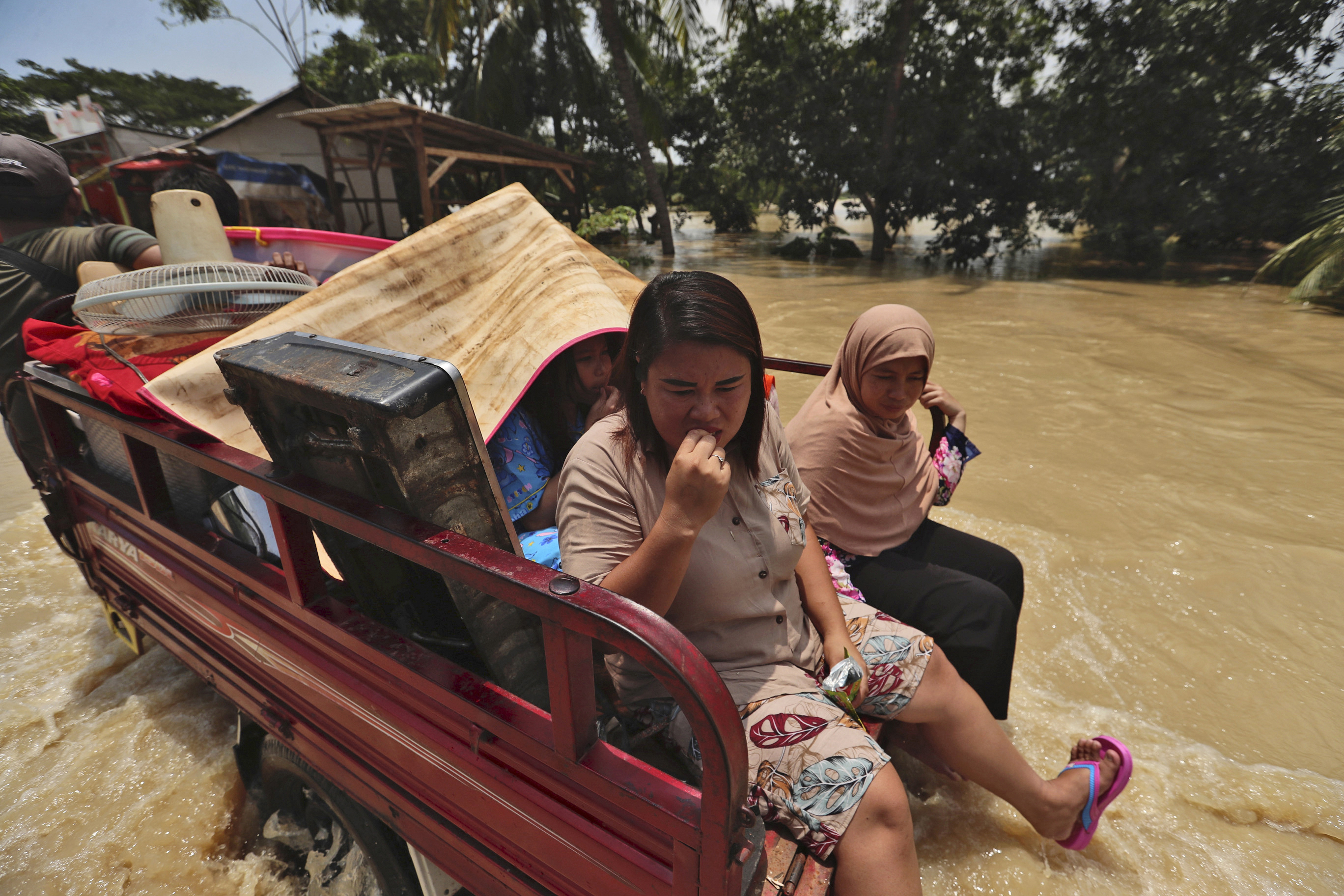 Thousands evacuated amid floods in Indonesia's West Java
