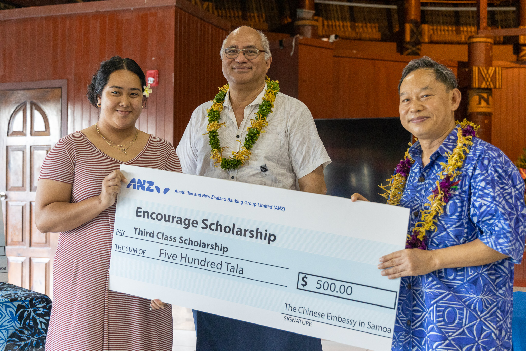 N.U.S. students receive scholarships from Chinese Embassy