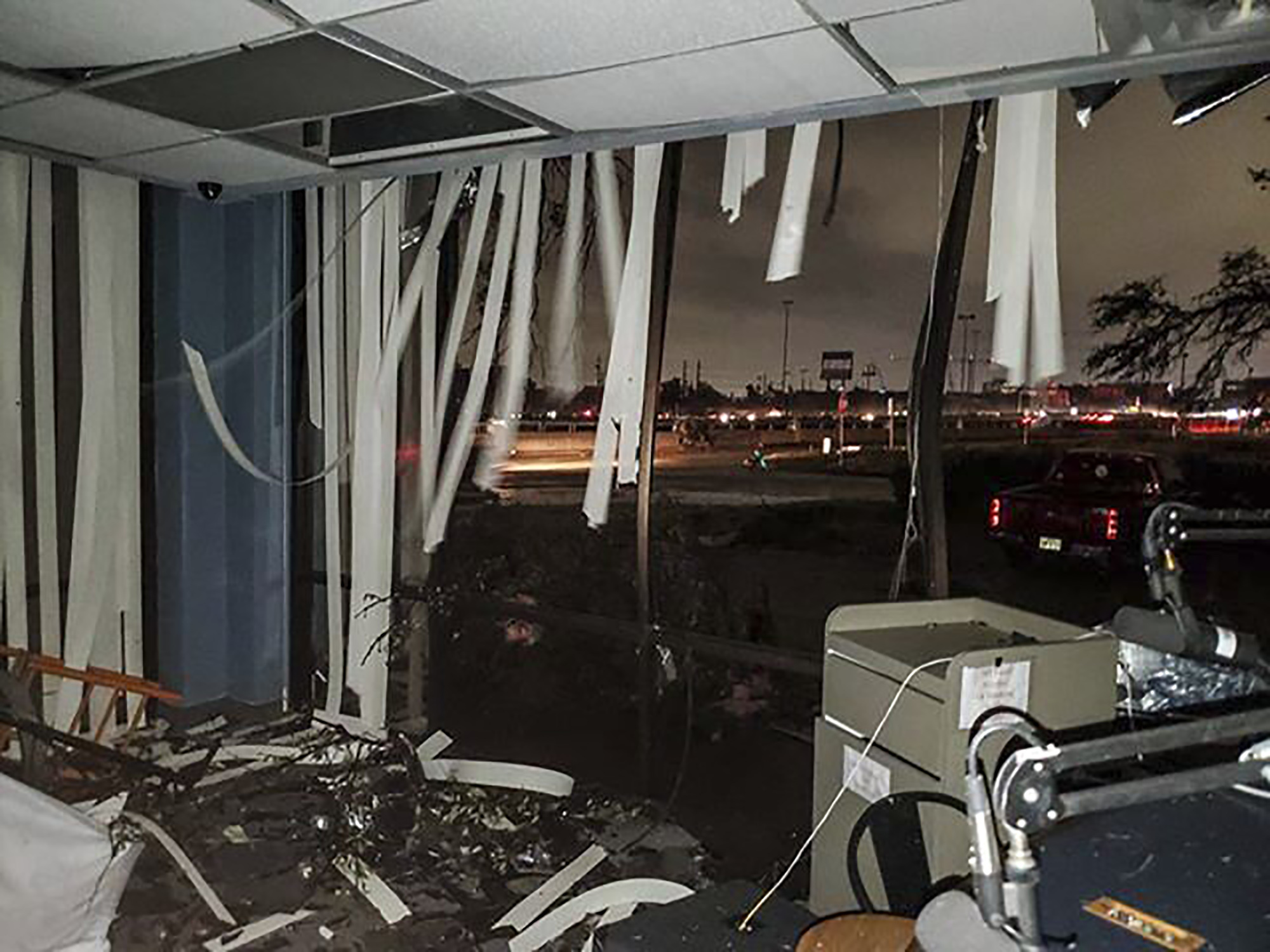 The Latest: Storm damage reported in Arkansas, Oklahoma