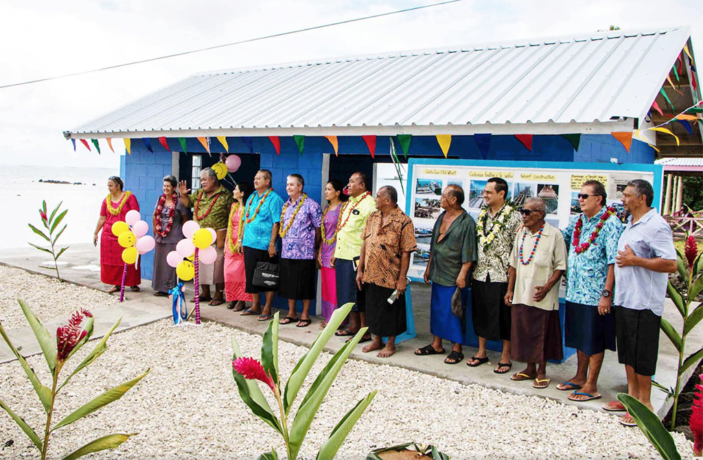 Thousands line up to say goodbye to John McCain