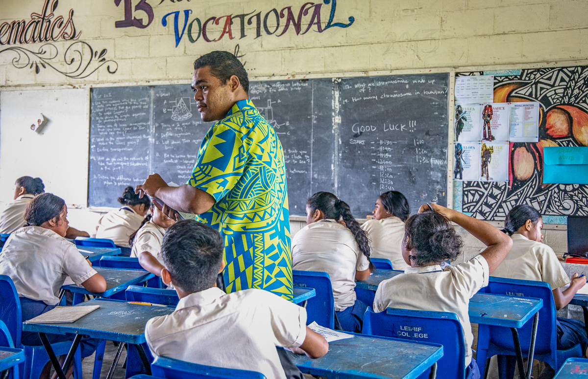 Teachers continue to push for salary raise 