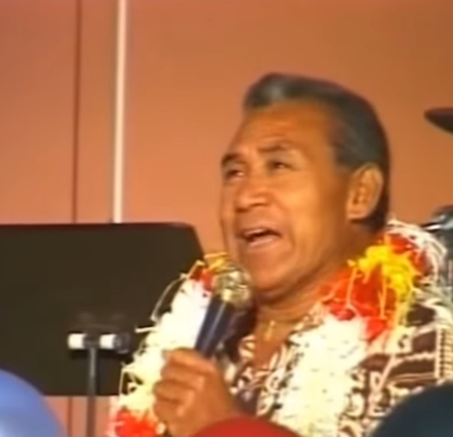 Samoan mourn the loss of comedy legend, "Petelo" 