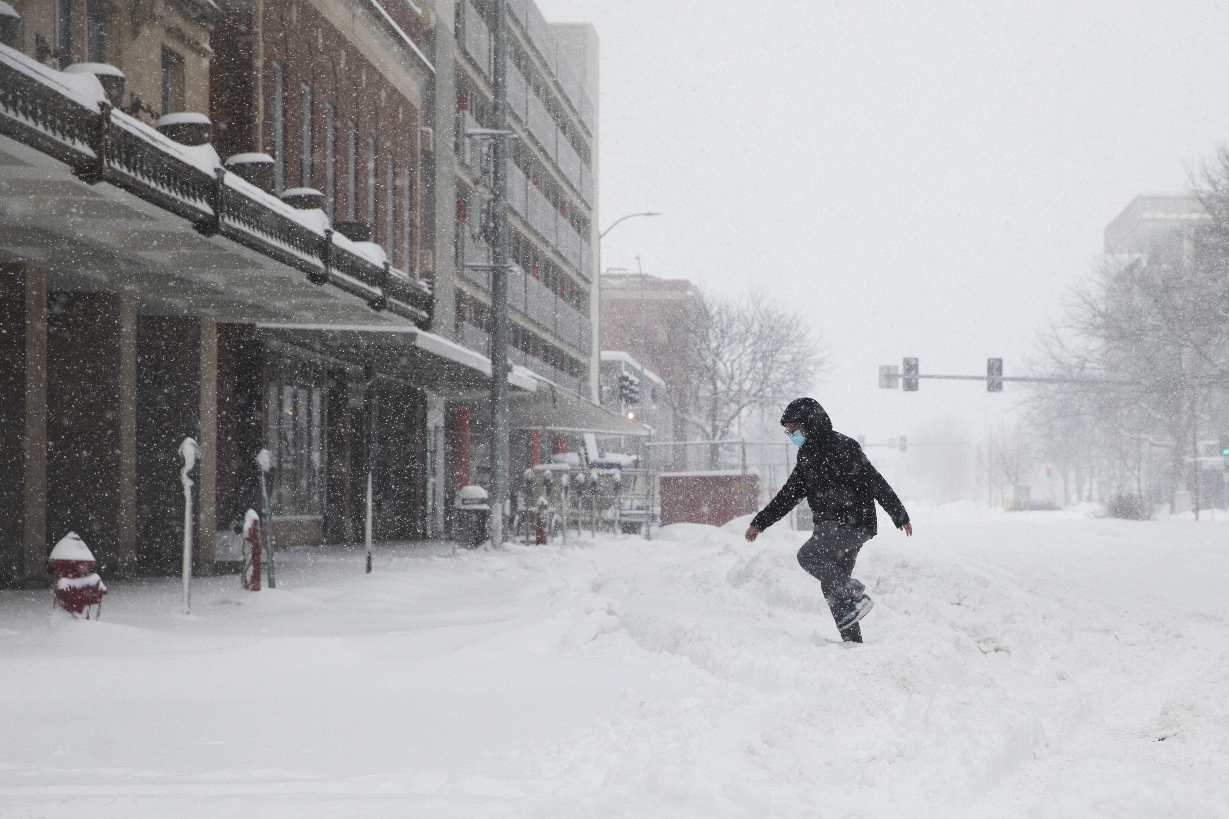 'Historic' snow blankets parts of Midwest, disrupts travel