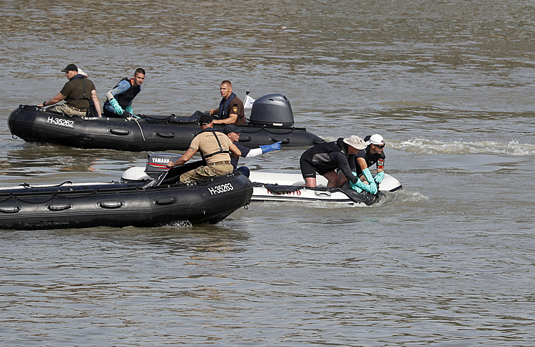The Latest: Cruise ship in fatal crash returning to Budapest