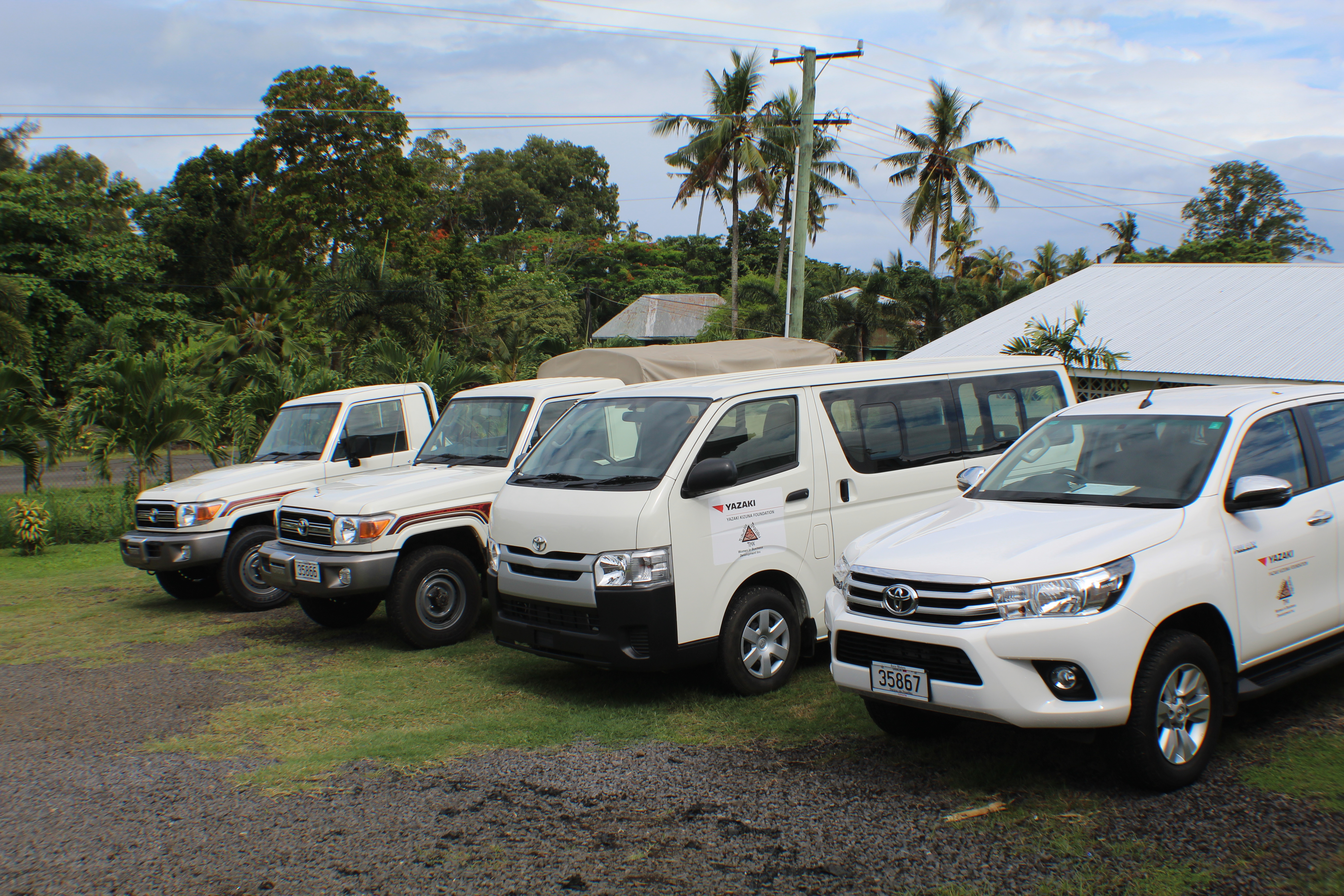 Yazaki Kizuna Foundation donates vehicles