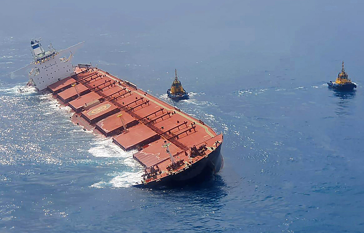 Grounded cargo ship causes oil off Brazilian coast
