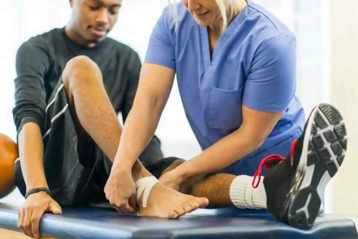 Sports physiotherapist vs massage therapist