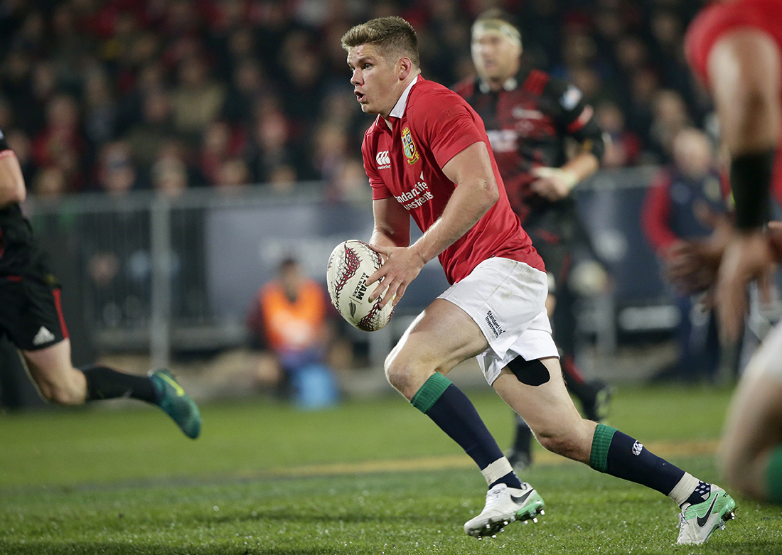 'Moana's reigns, 'La La Land' sings in limited release