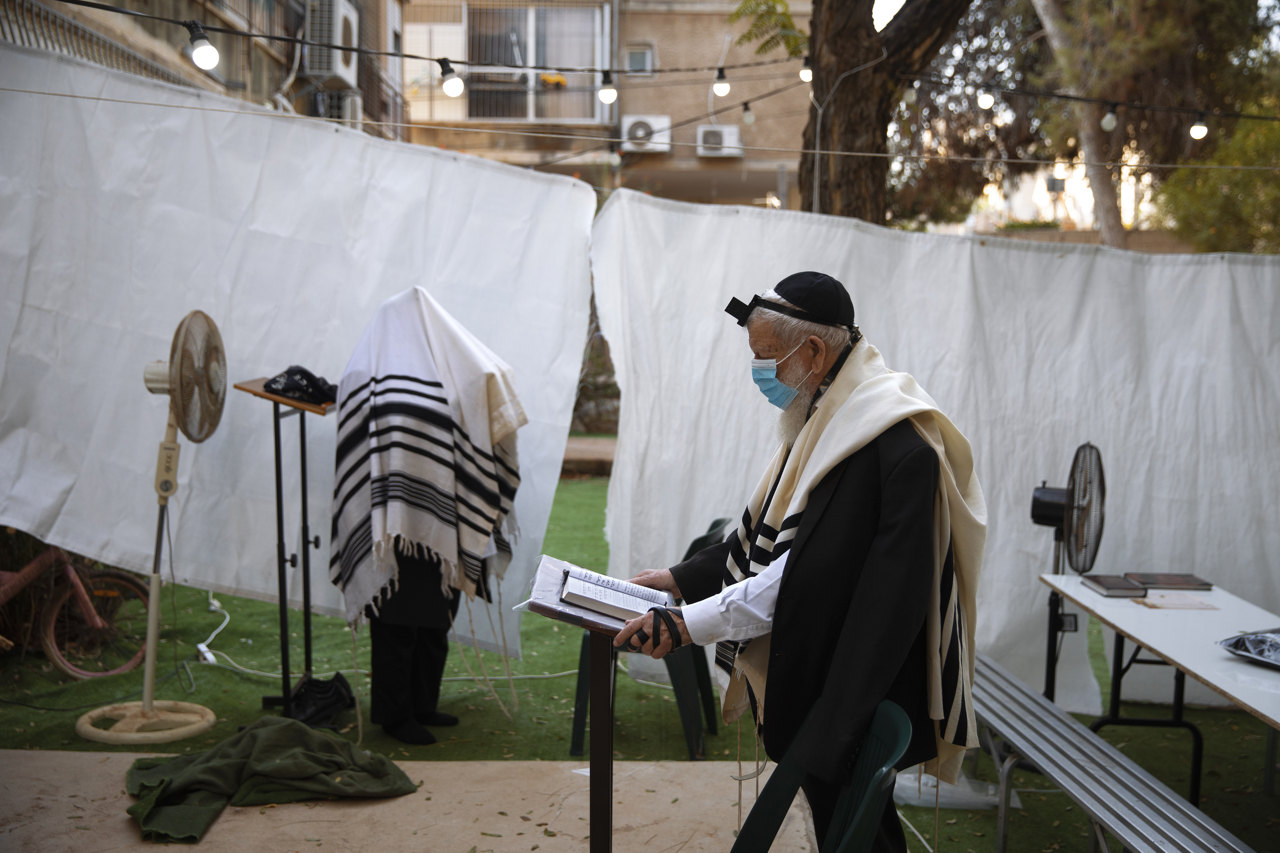 The Latest: Thailand closes Myanmar border crossings