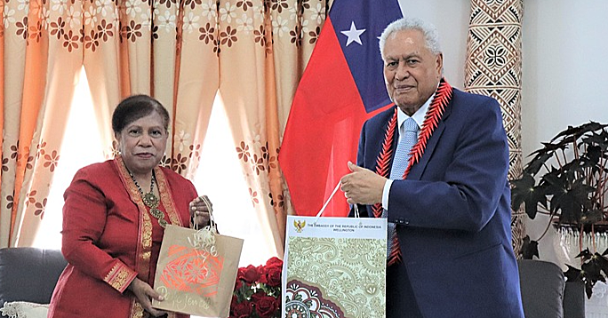 Indonesian diplomat presents credentials