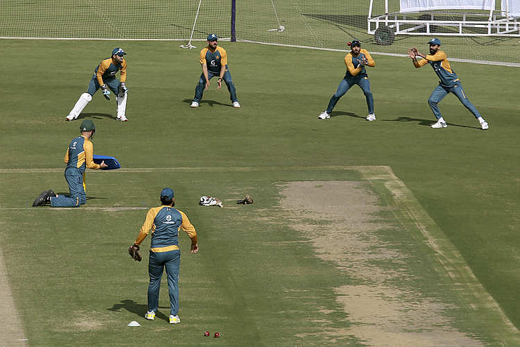 Pakistan retains 6 rookies in squad of 17 for 1st test vs SA