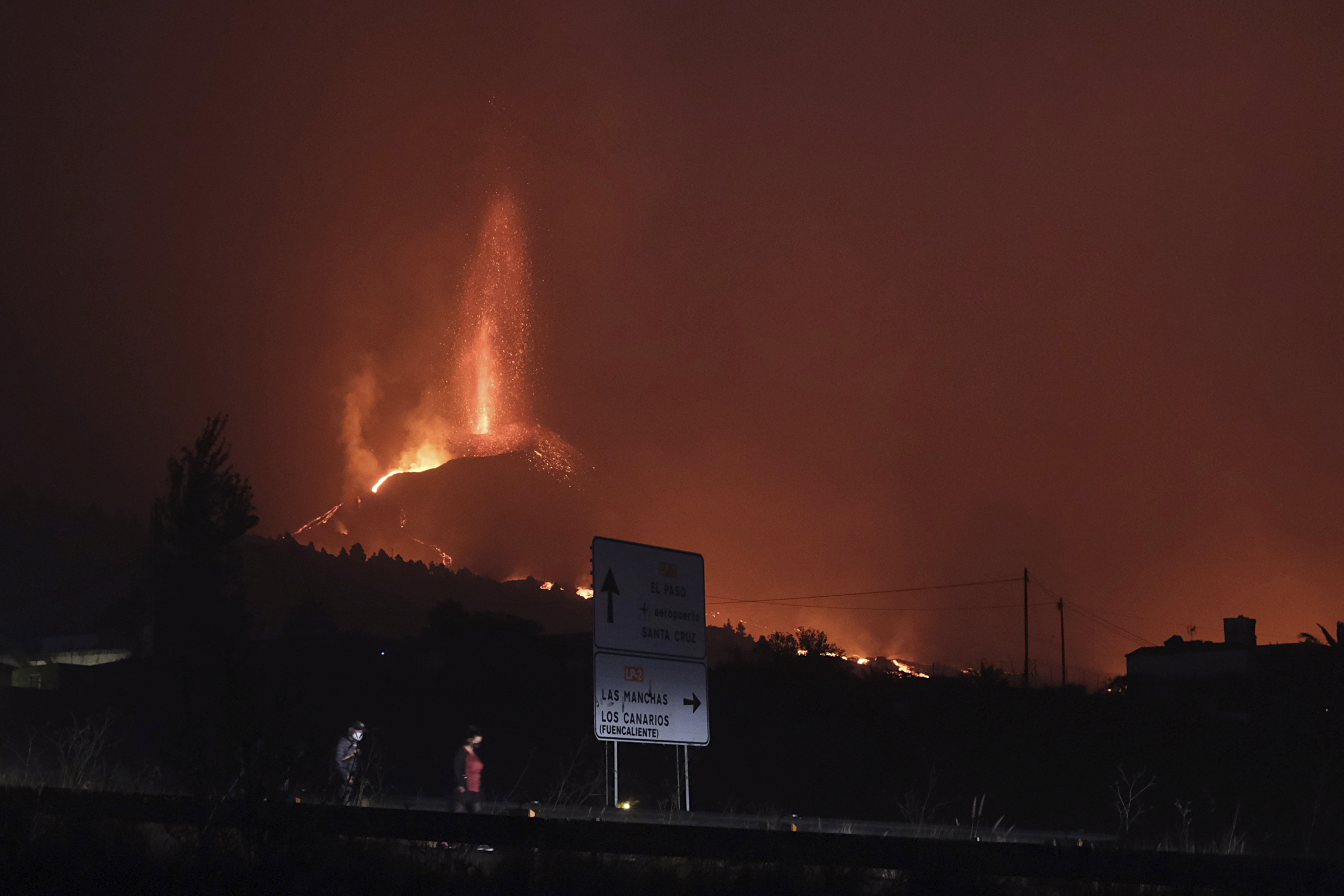 4 weeks on, no sign Spanish volcano eruption is close to end