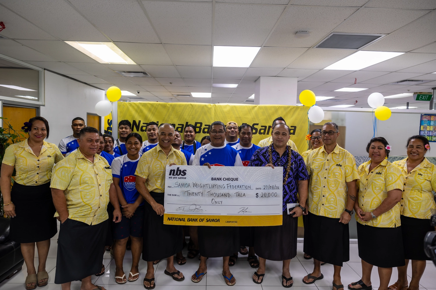 Bank gives $20K to weightlifters