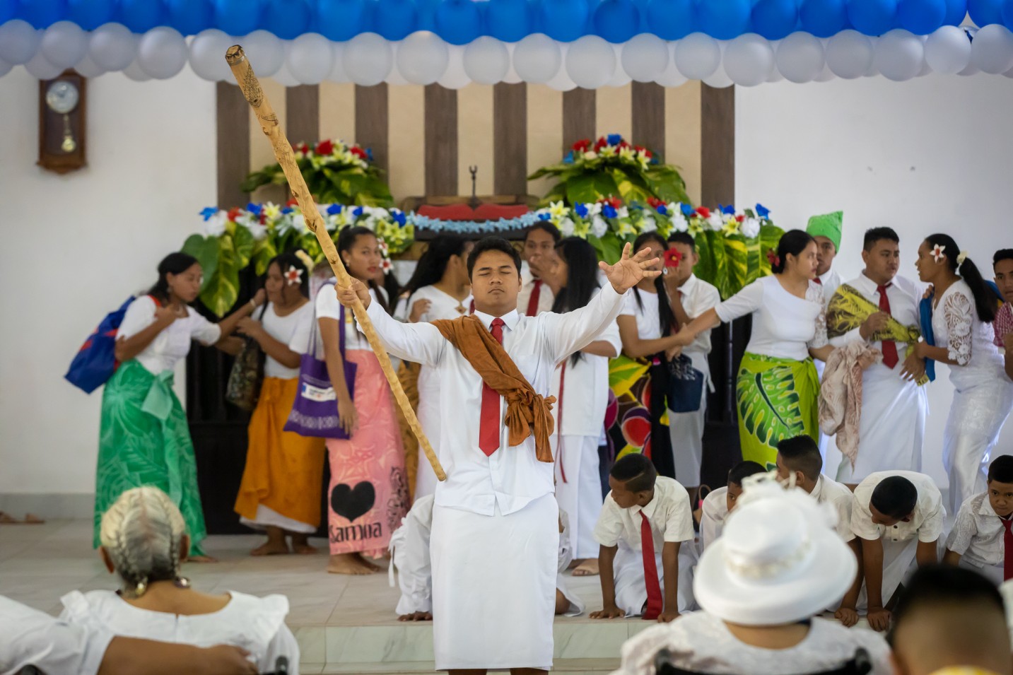 Children celebrate White Sunday 
