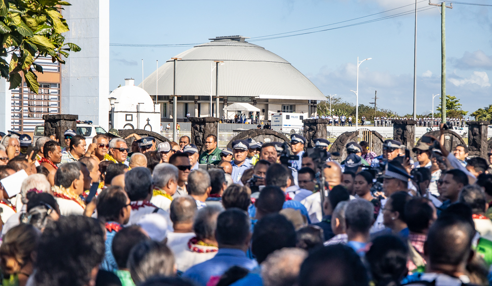 Voters lose big at opening of Parliament XVII