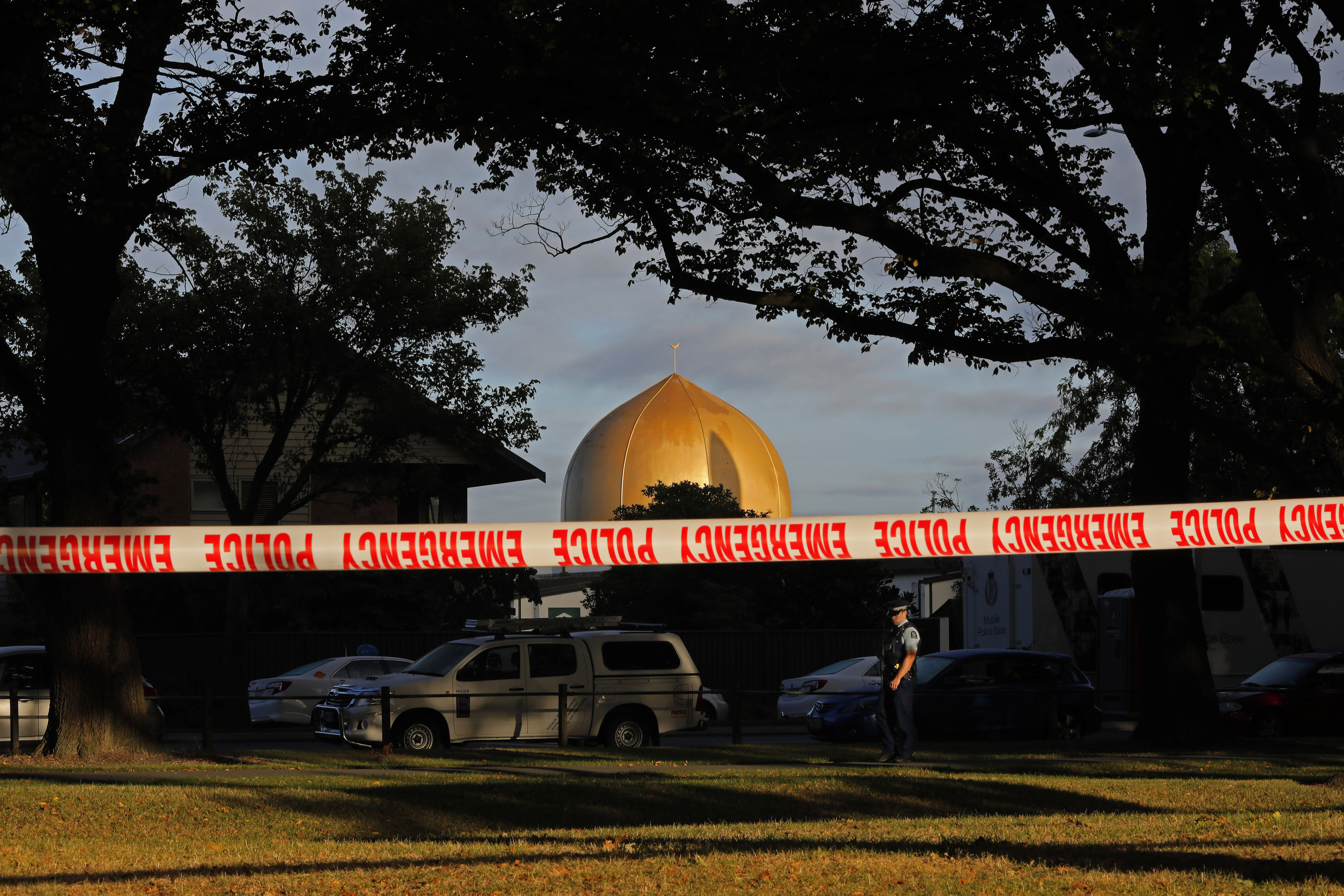 Report shows how New Zealand mosque shooter eluded detection