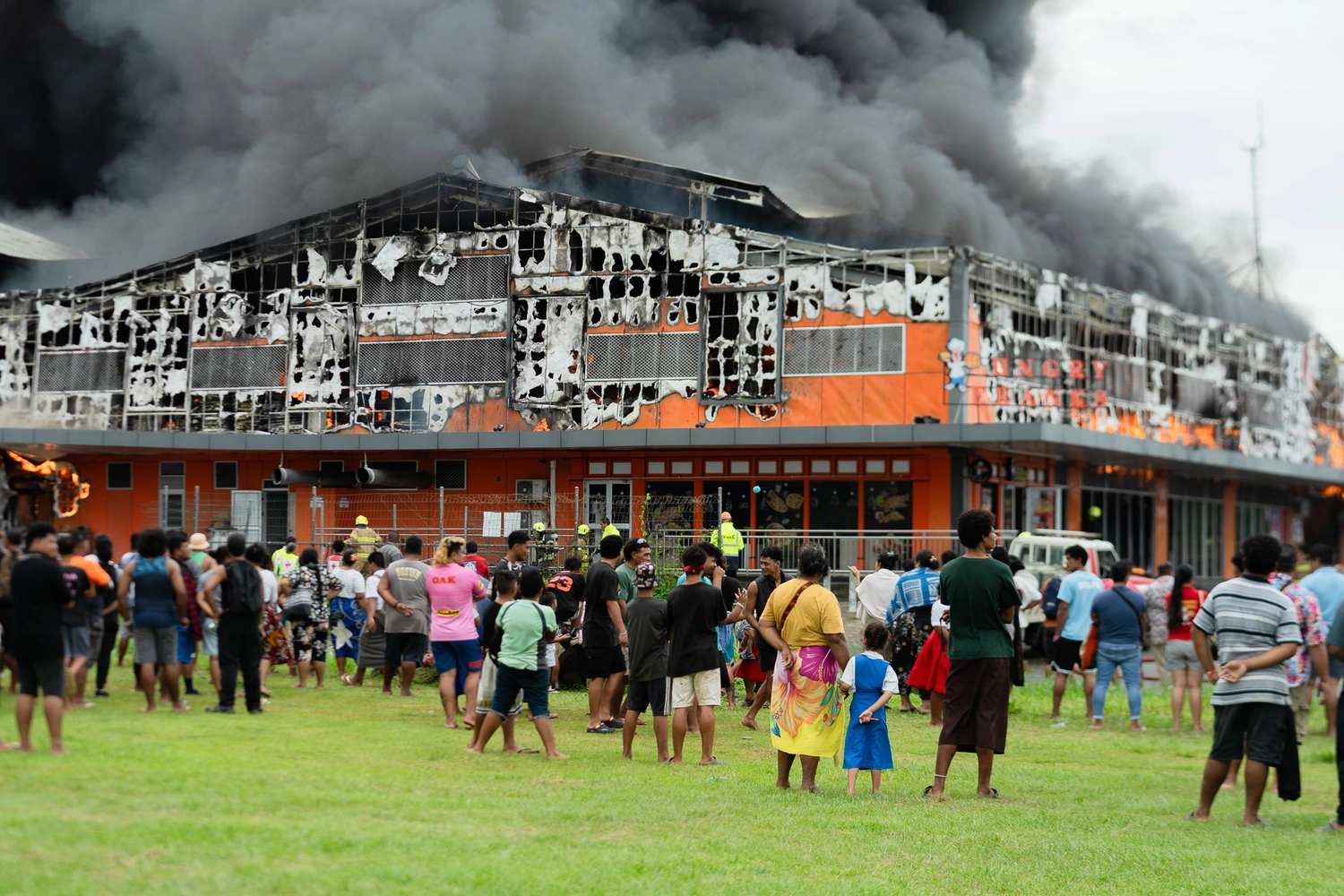Fire destroys Frankie Hypermarket Vaitele
