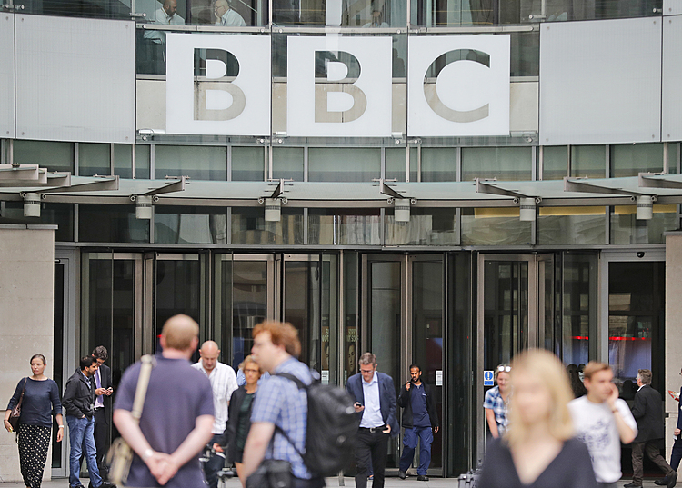 UK government, at odds with media, eyes BBC funding change