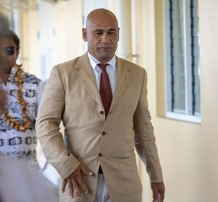 King Faipopo wants a new lawyer