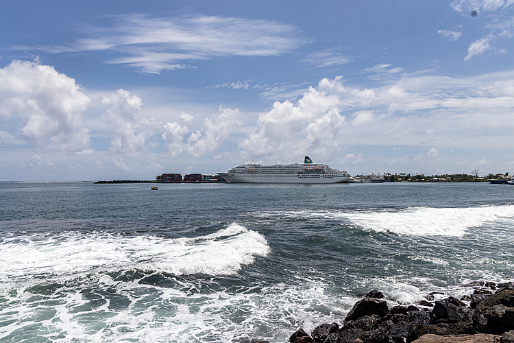 Boat fiasco raises a lot of questions