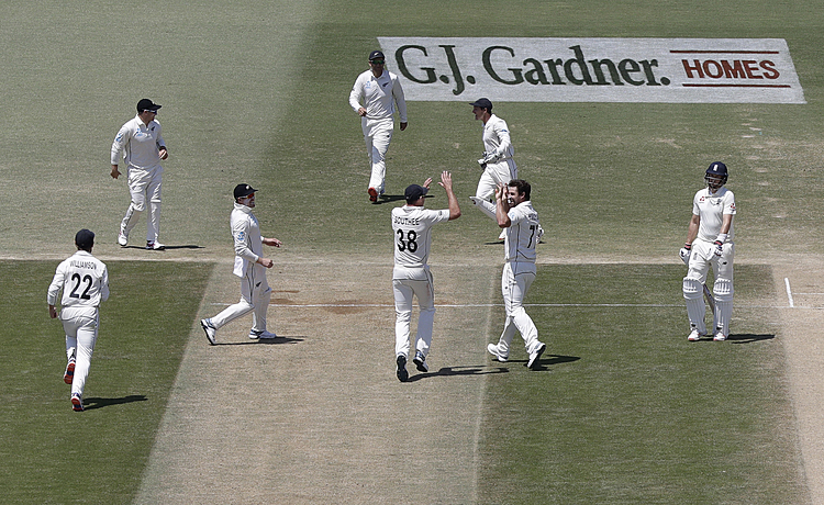 England 98-4 at lunch on day 5