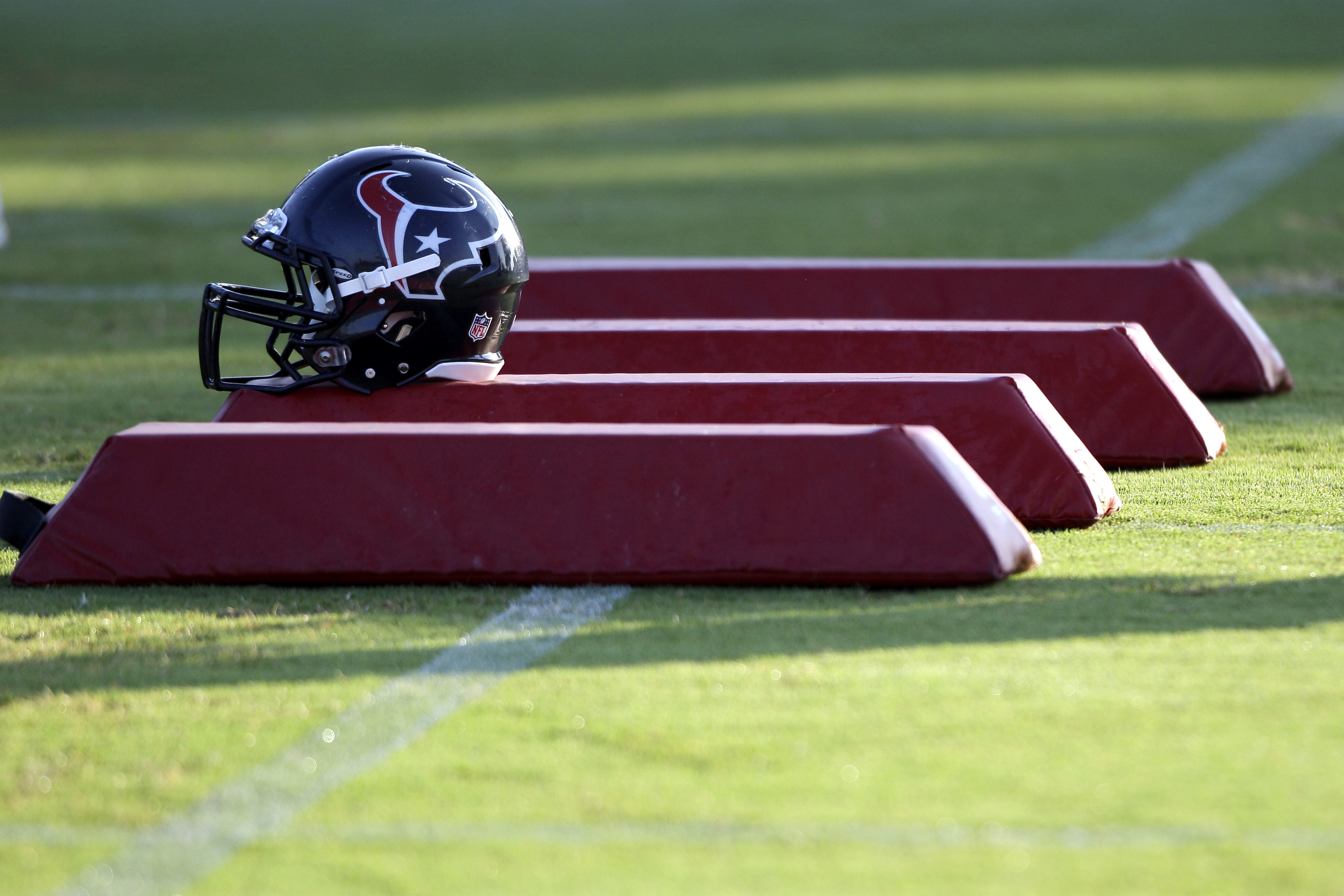 On Football: Training camps' look defines strange times