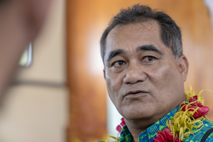 Minister apologises for Chinese flights 'confusion'