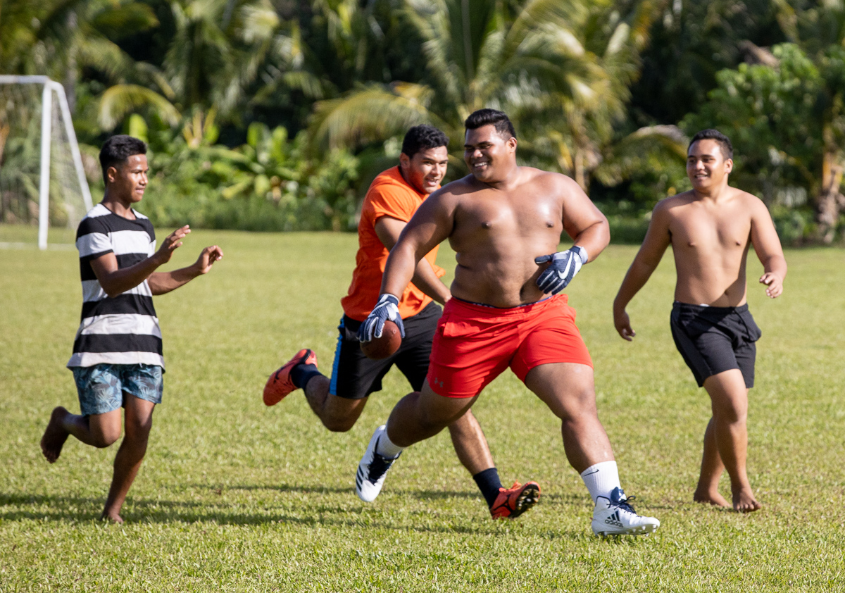 Gridiron tour of the U.S.A. kicks off young Samoans' university study