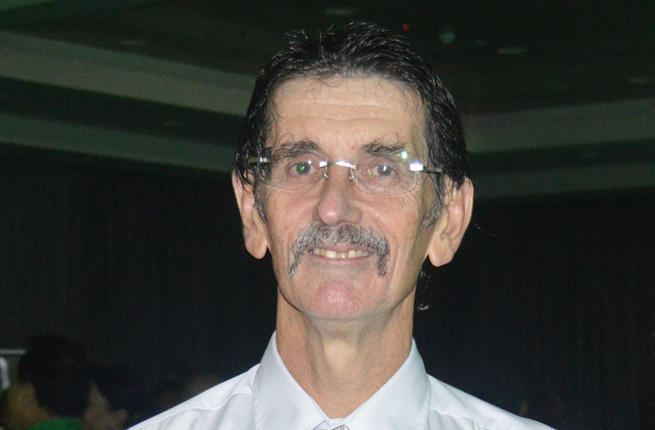 Snow disrupts road, air travel in England and northern Wales