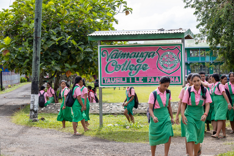 Vaimauga rewards passing students