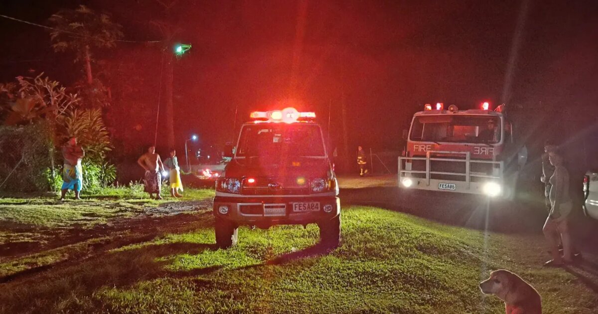 SFESA battles bushfire in Savaii