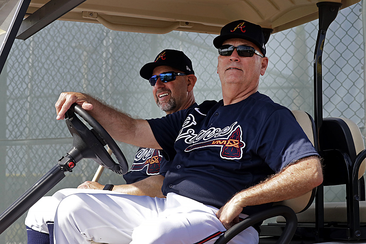Braves extend contracts of manager Snitker, GM Anthopoulos 