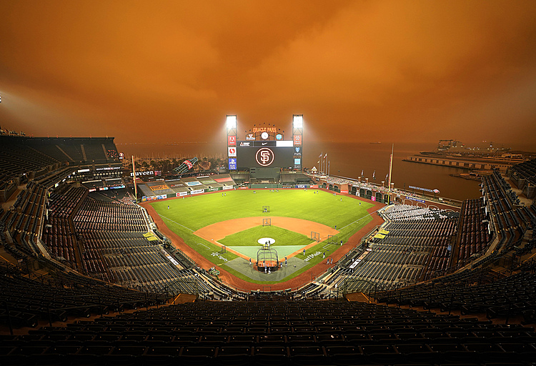 Smoke from nearby wildfires creates eerie baseball scene