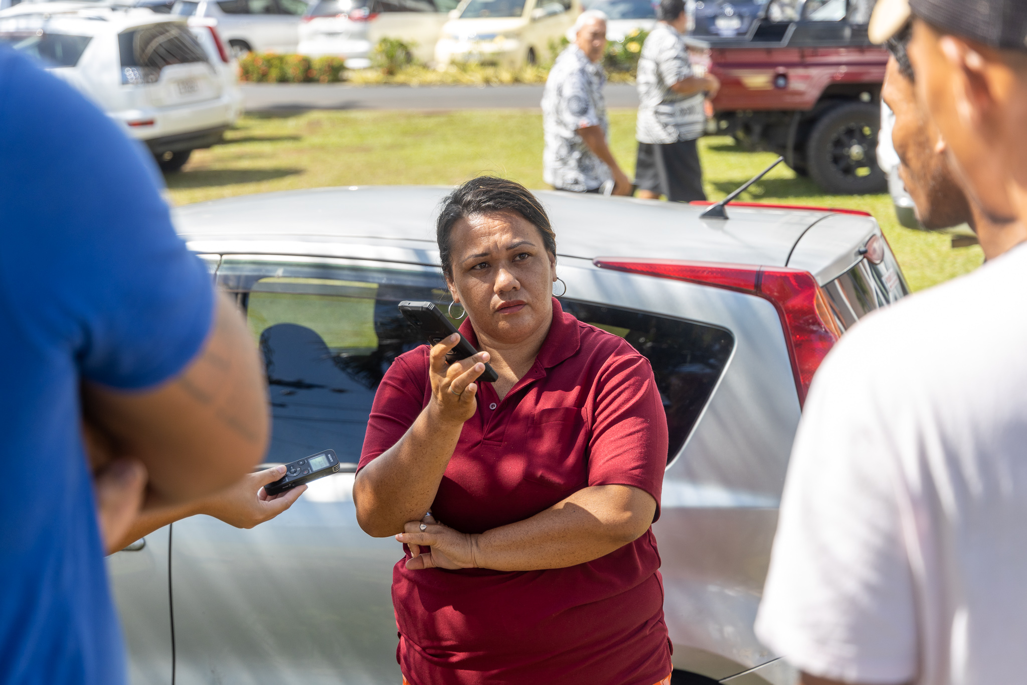 Conned 'seasonal workers' confront, chase woman 